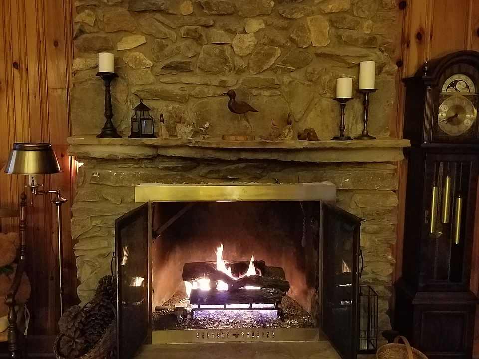 2nd image of 1147 Lower Laurel Dr
