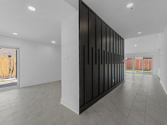 4th image of 2231 Round Lake Dr