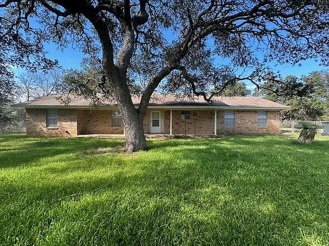 3 bed, 2.0 bath, 1614 sqft, $2,000 — Photo 2