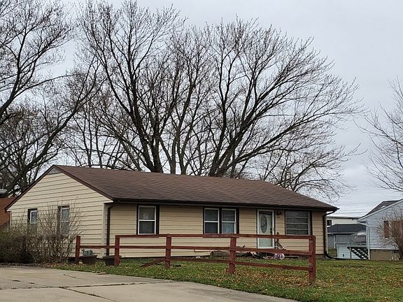 3rd image of 205 Monterey Dr