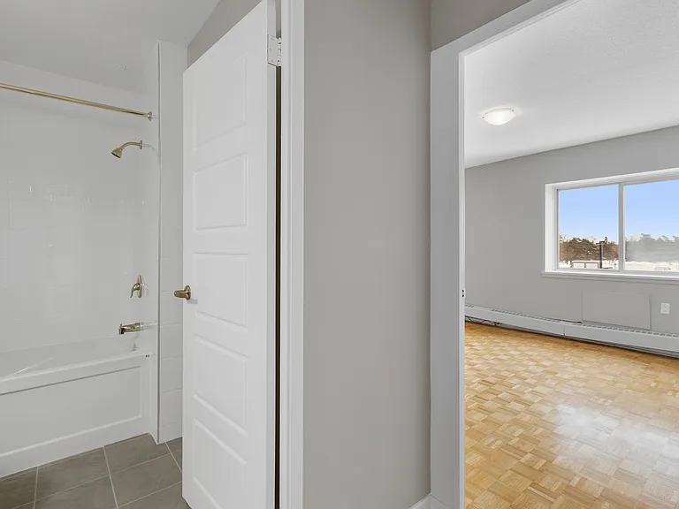 810 Canterbury Ave — Photo 29