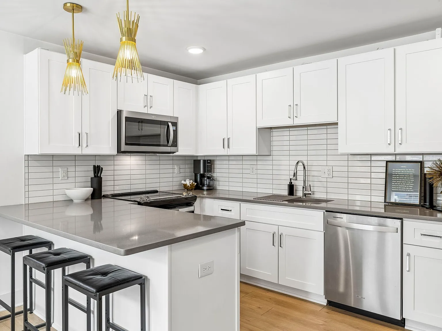 1 bed, 1.5 bath, 996 sqft, $1,850 — Photo 3