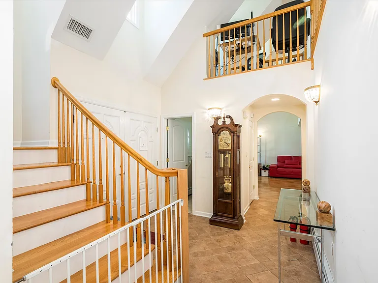 16 Norwood Ave — Photo 4