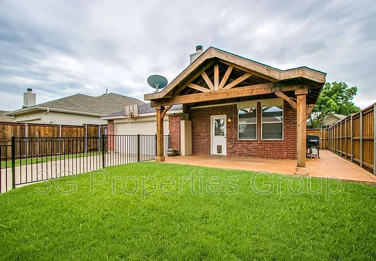 4516 Highridge Dr — Photo 28