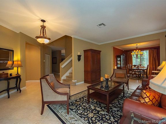 4th image of 636 Nandina Dr