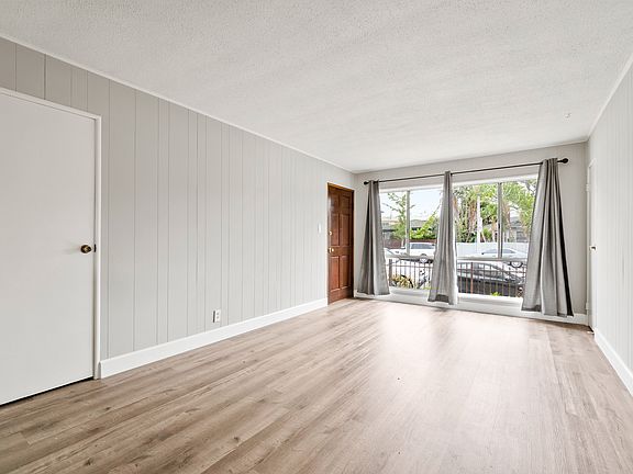 2nd image of 431 Venice Way #431