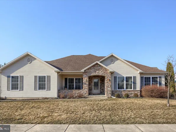 5996 Three Rivers Dr, Harrisburg, PA 17112