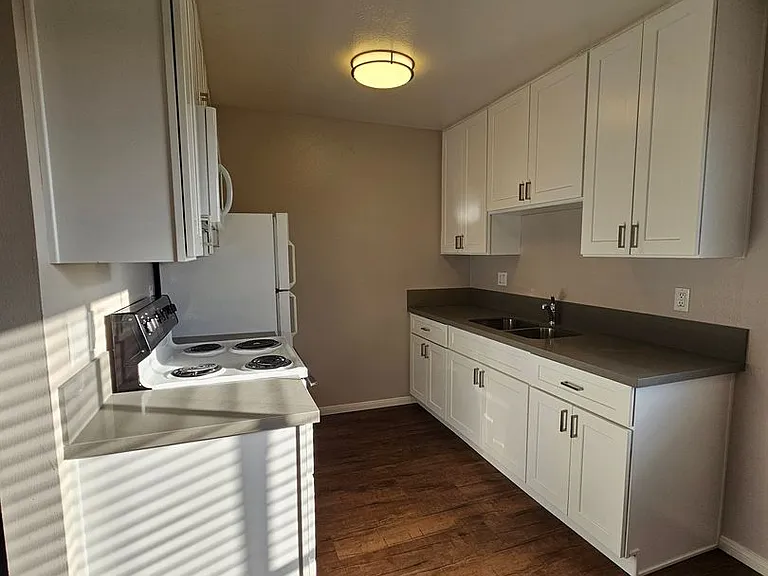 Del Mar Apartment Homes — Photo 46