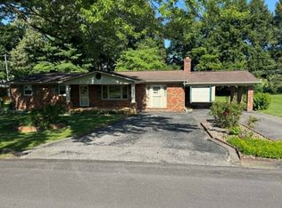 900 Rainbow Dr, Albany, KY 42602
