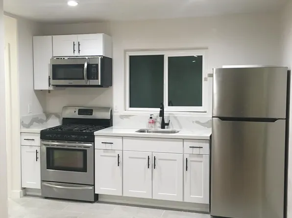 1048 W 60th Pl, Los Angeles, CA 90044