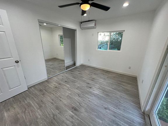 4th image of 23532 Collins St #1/2