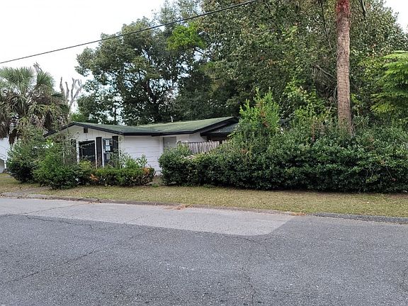 2nd image of 139 SE Camp St