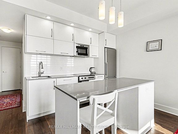 4th image of 255 Bay St N #1412