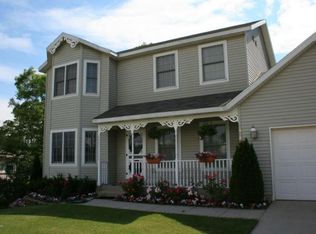 4764 Paramount Dr NE, Grand Rapids, MI 49525