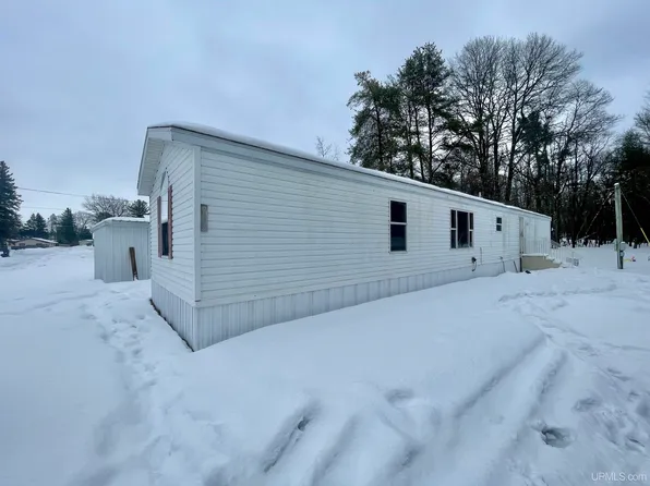 8467 P.5 Rd, Gladstone, MI 49837