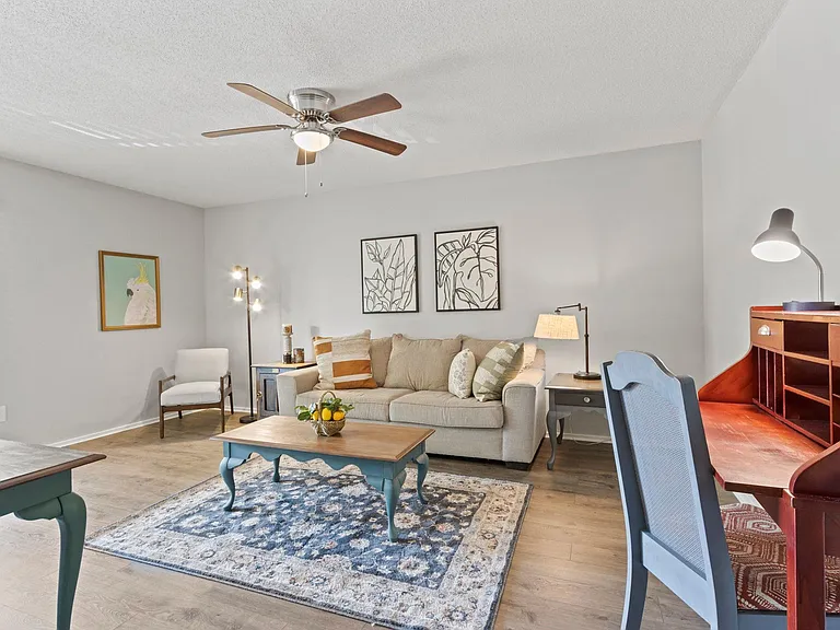 311 W Earle St #34B — Photo 8