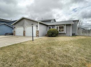 3215 Sundown Ct, Rapid City, SD 57703