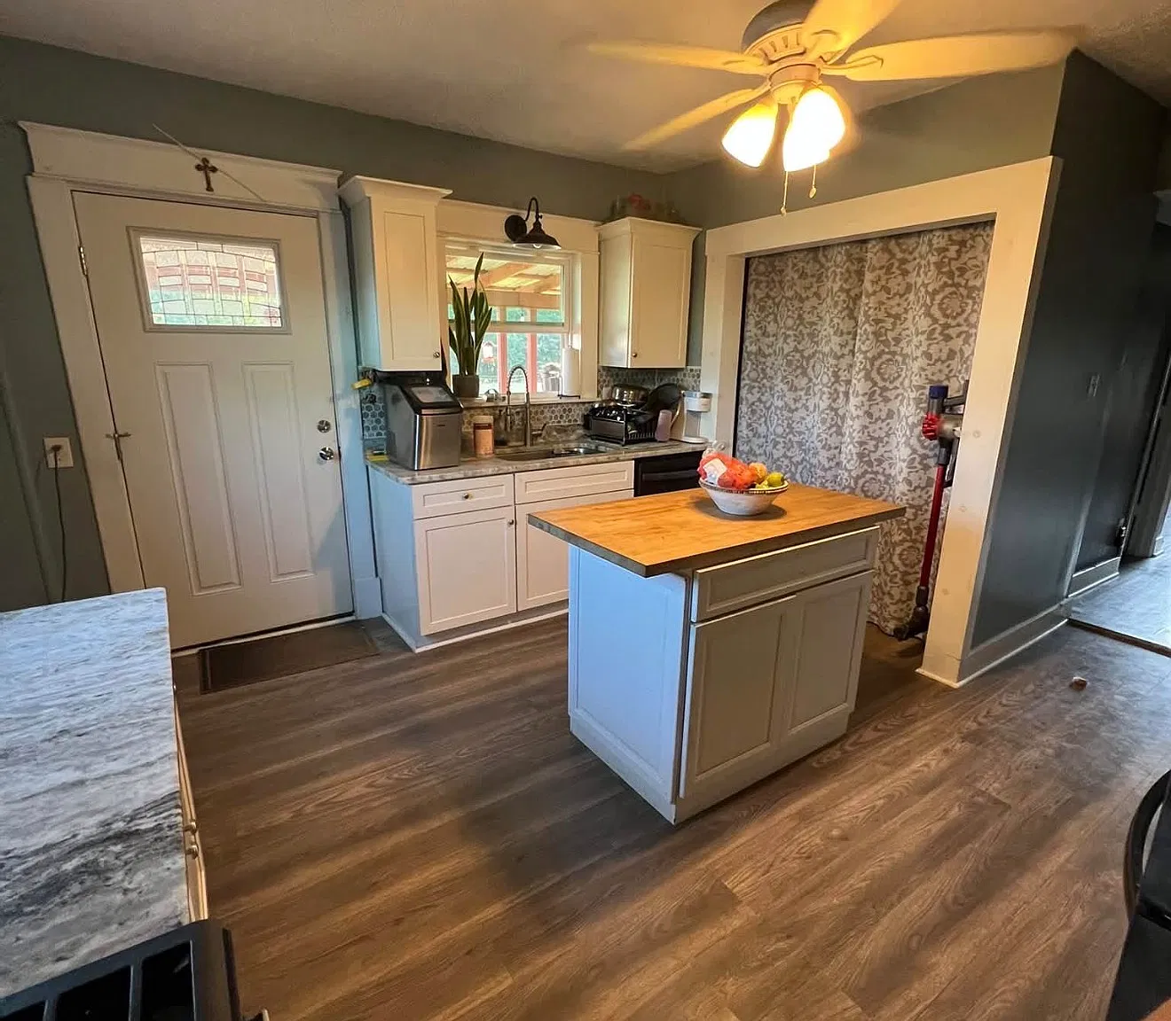 3 bed, 1326 sqft, $1,950 — Photo 3