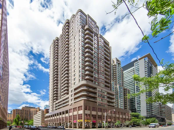 736 Bay St, Toronto, ON