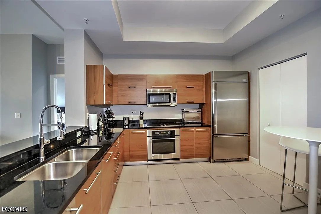 2 bed, 2.5 bath, 1802 sqft, $2,600 — Photo 4