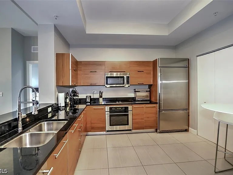 3000 Oasis Grand Blvd #407 — Photo 4