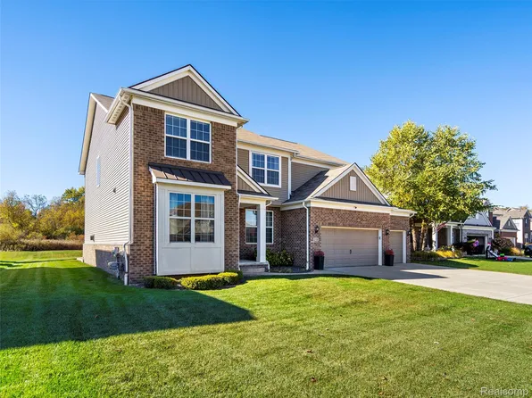 2130 Findley Cir, Lake Orion, MI 48360