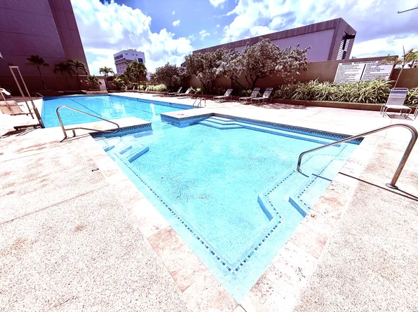 4735 Isla Verde Avenue Villas Del Mnr, Carolina, PR