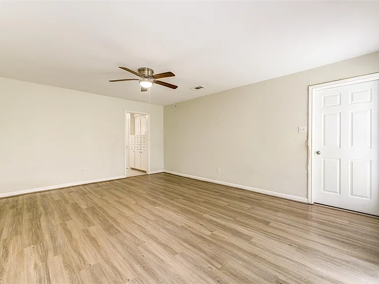 8107 Durklyn Ln — Photo 32