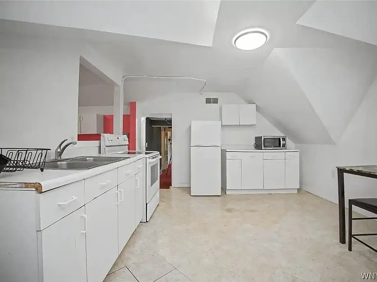 485 Porter Ave — Photo 3