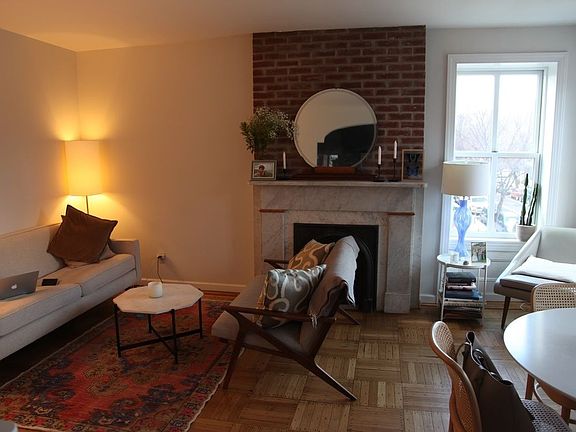 3rd image of 118 Gates Ave #1
