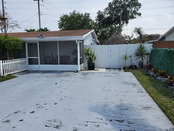 3rd image of 2708 SW 47th St