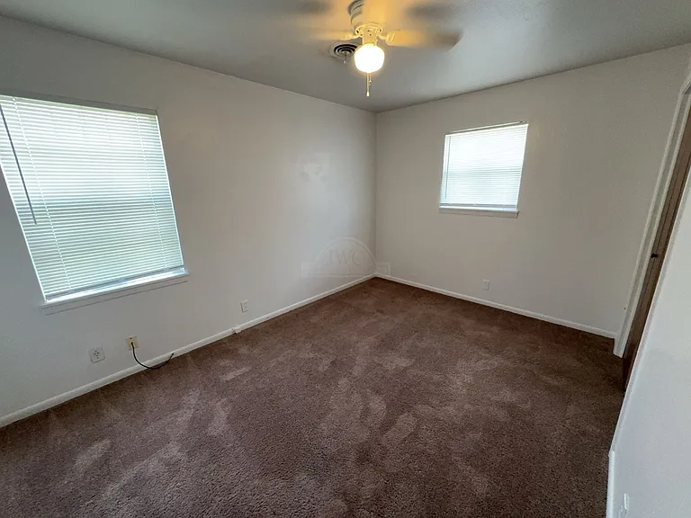 906 Jefferis Ave — Photo 14