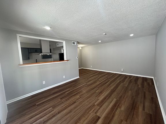 4th image of 8441 Robinson St #2B-2Ba-1300Sqft