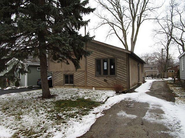 1st image of 1623 Round Lake Dr