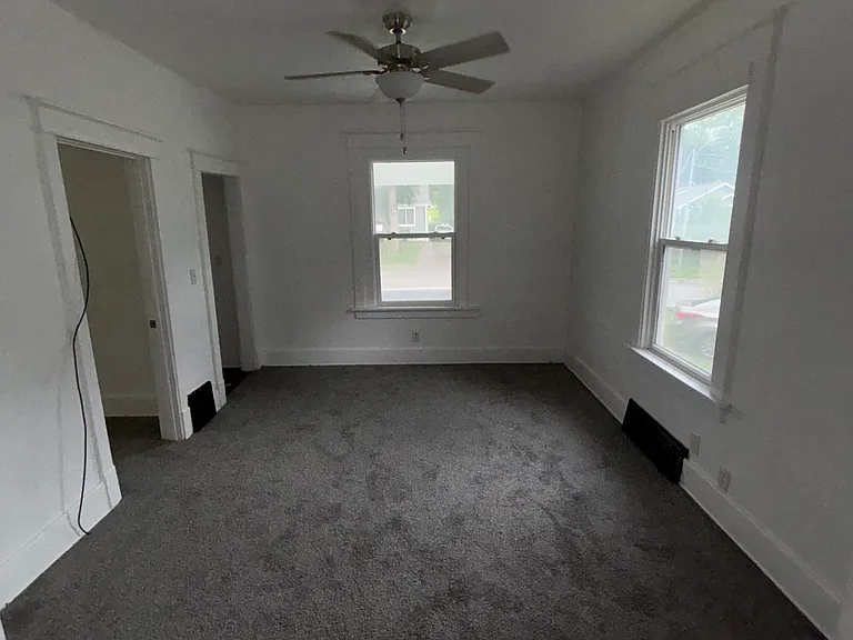 4147 Lake St — Photo 1