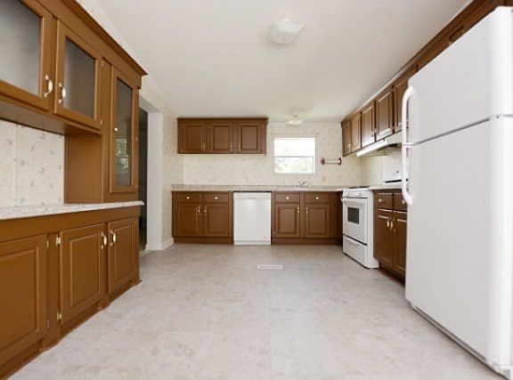 3rd image of 380 W Barbara Ln
