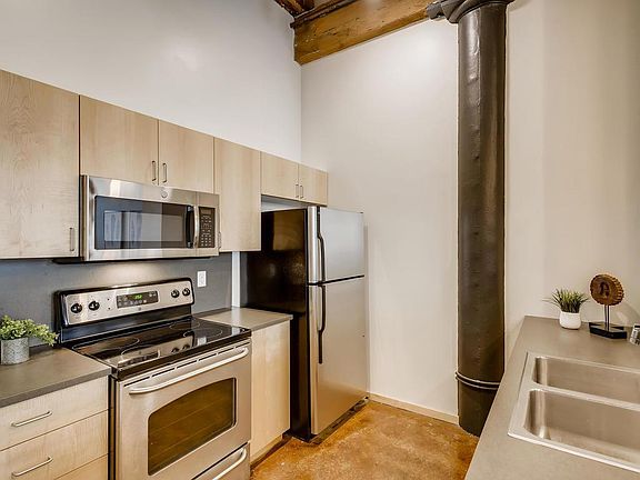 5th image of 406 Wacouta St Unit 203