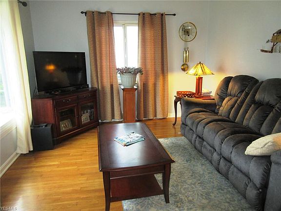4th image of 328 Kathron Ave