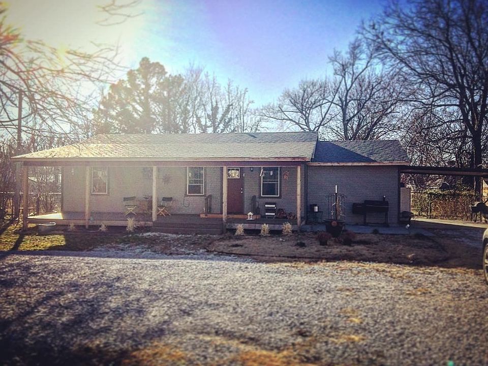 2nd image of 700 N 4th St