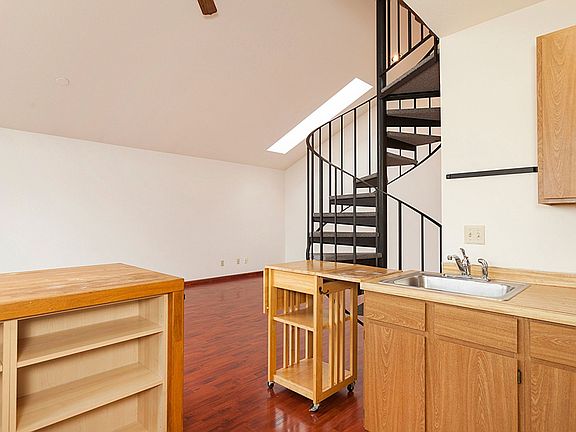 2nd image of 922 NW 50th St Unit 4