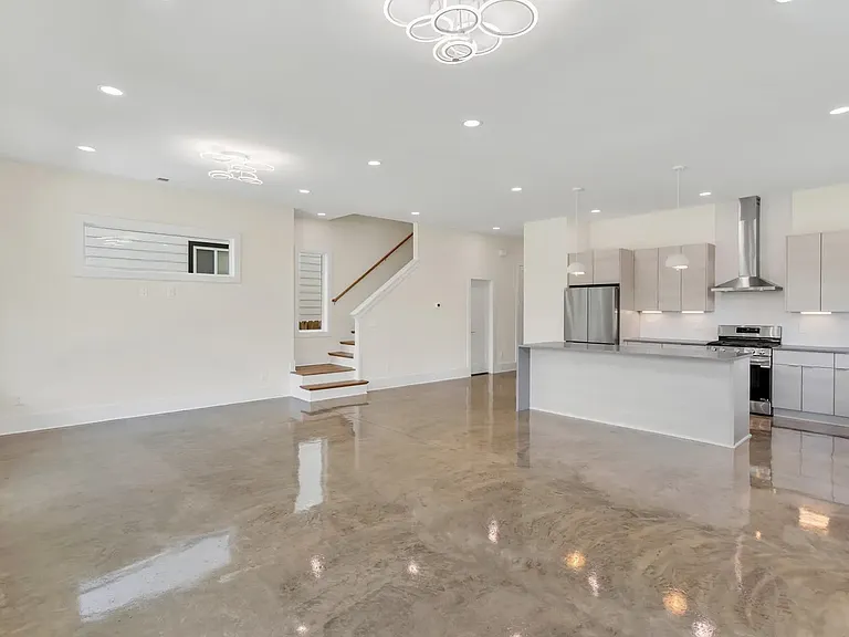 2430 Batavia St — Photo 14