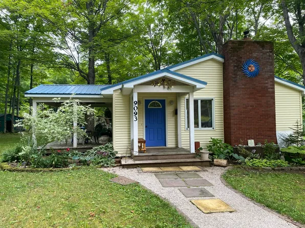 9093 W Park Rd, Naubinway, MI 49762