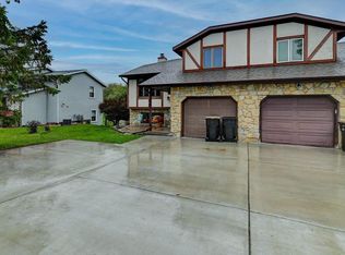 606 Louis Ct, Deforest, WI 53532