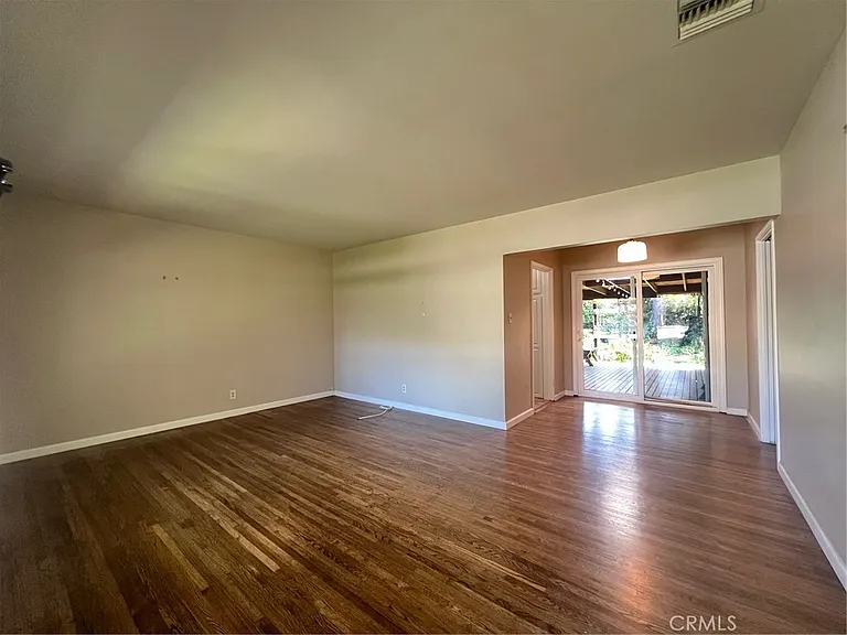 470 Walnut Ave — Photo 2