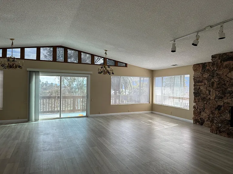 16927 Bell Ave — Photo 8