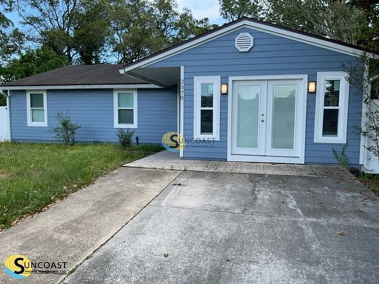 2570 Stern Dr S — Photo 2