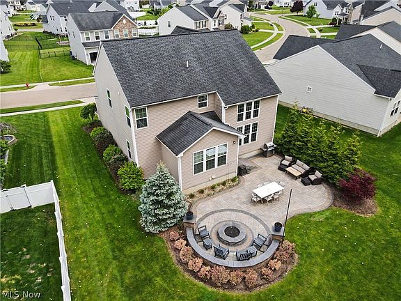 3rd image of 4721 Briar Hill Dr