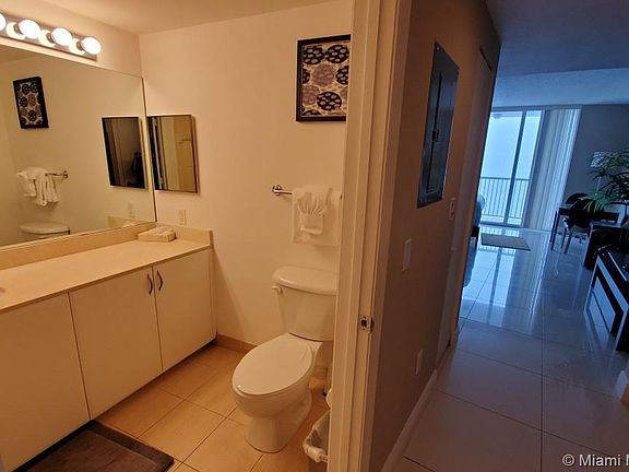 4th image of 1750 N Bayshore Dr APT 5507