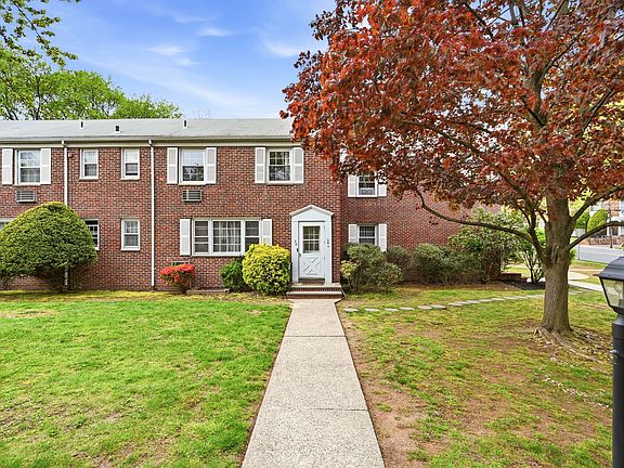 2nd image of 445 Morris Ave #D