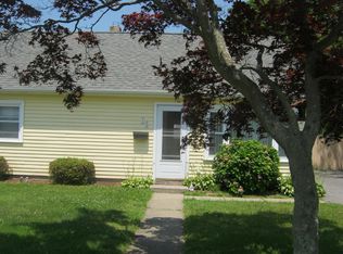 15 Robin Dr, Bristol, RI 02809